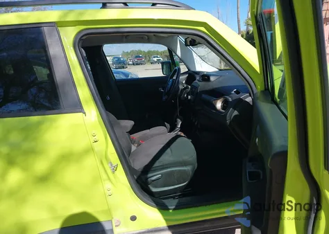 2017 Jeep Renegade Latitude Fwd z USA, uszkodzony, nr VIN ZACCJABB3HPF64777